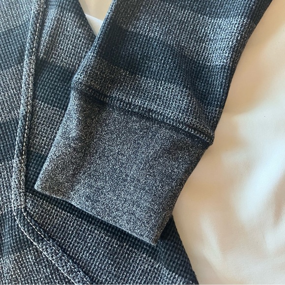 🖤2FOR$30 Striped Long Sleeve Shirt - Picture 5 of 11